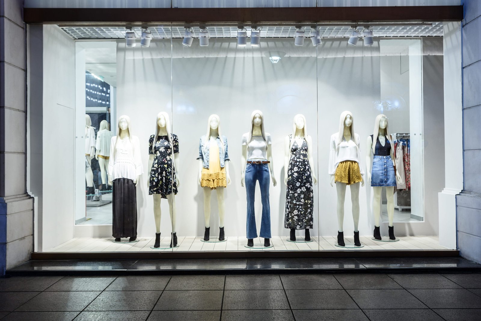 Decades ago, traditional incandescent bulbs bathed stores in harsh, uneven light, often giving products a dull appearance. Then came fluorescent lighting, brighter but clinical, sometimes overwhelming shoppers with a cold sterility. Today, LED lighting revolutionises retail spaces by offering precision, energy efficiency, and psychological benefits that directly impact sales.